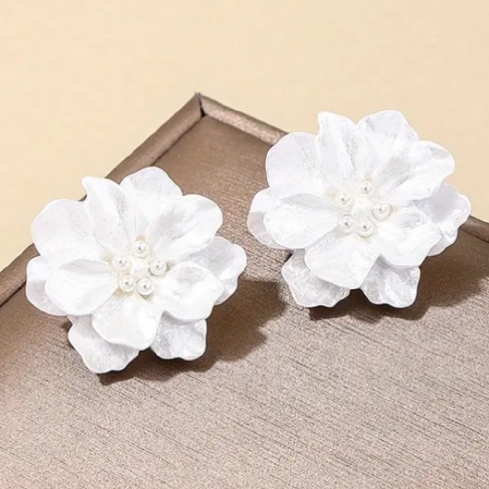 White Flower with Pearls Stud Earrings - Picture 3 of 7